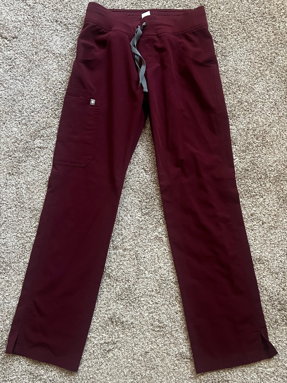Figs Women's XS Kade Cargo Scrub Pants Burgundy Regular Inseam